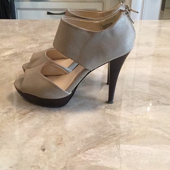 Size 6 in good used condition - Picture 3 of 5